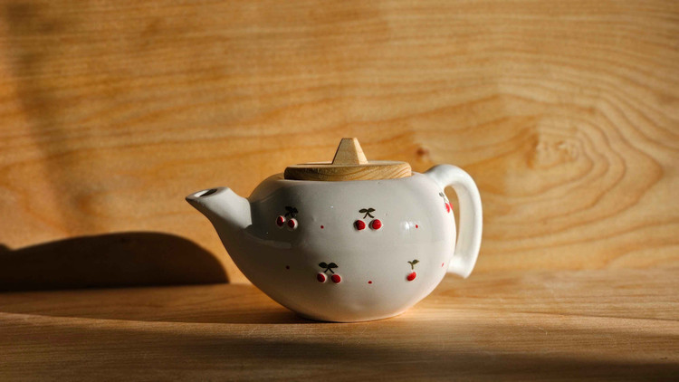 قوری چای سرامیکی طرح آلبالو برجسته